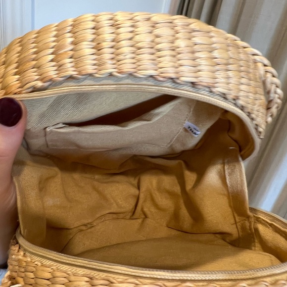 JTV Round Woven Beige Crossbody Bag - Picture 6 of 6